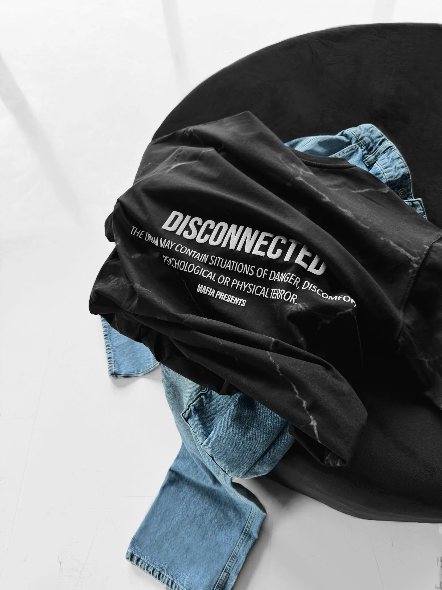 Oversize Disconnected T-shirt - Black and Grey